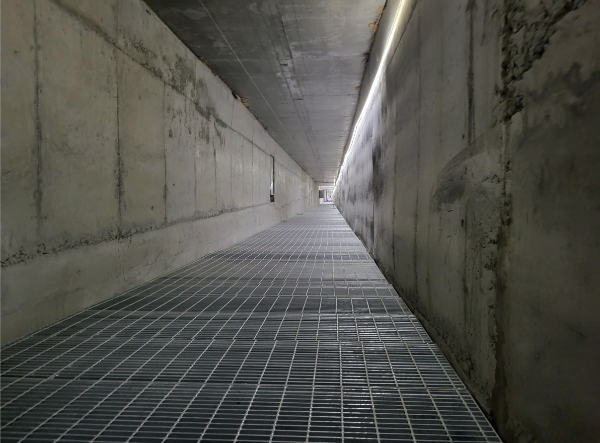隧道管廊钢格栅板应用解析：安全、通风与可维护性